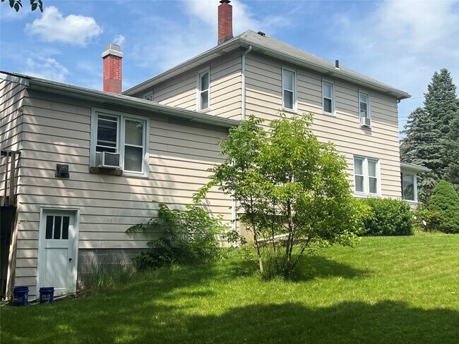 Building Photo - 203 N Jackson Ave