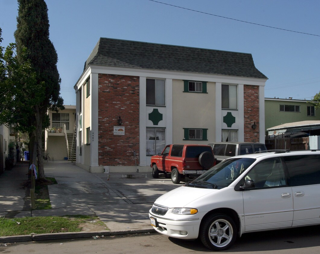 Foto del edificio - 4582 Bancroft St