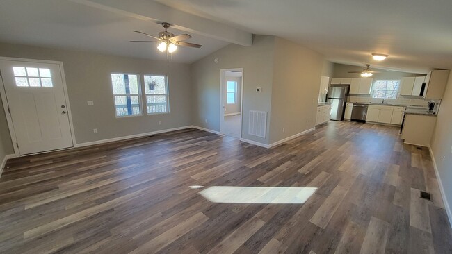 Foto del edificio - 3 Bed, 2 Bath Home Available in Greenville