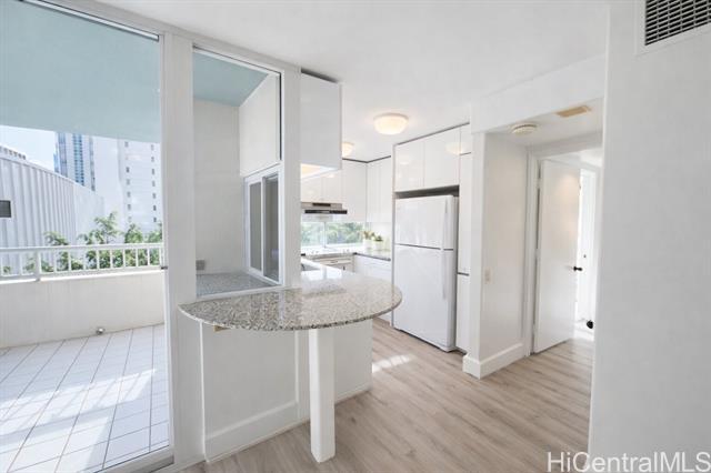 Building Photo - 1212 Nuuanu Ave