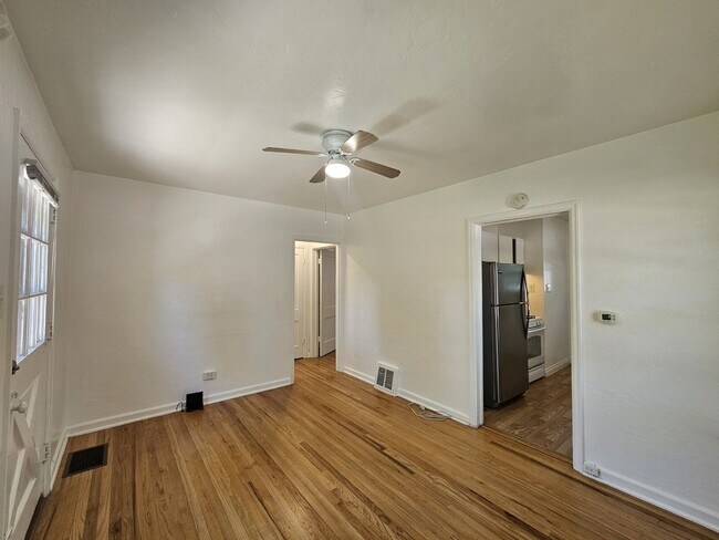 Foto del edificio - 2131 S Grant St