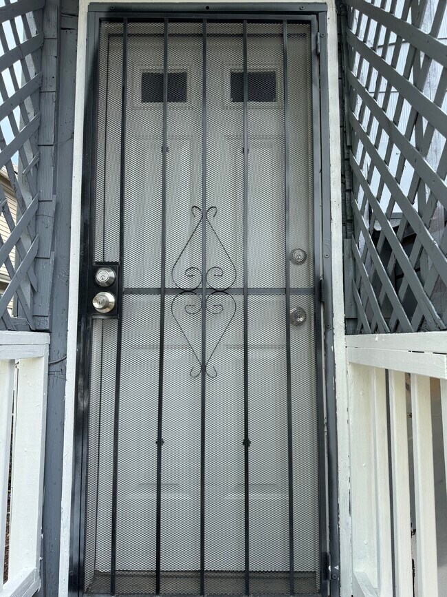 Foto del edificio - 3860 E 72nd St