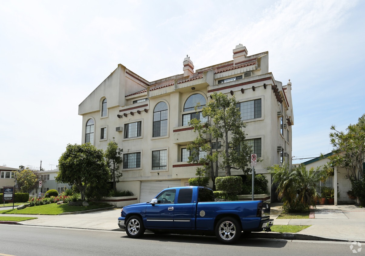Building Photo - 3965 Inglewood Blvd