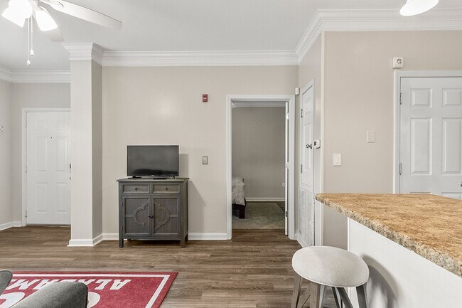 Foto del edificio - Capstone Quarters 2 BR/2 BA 2nd Floor Available