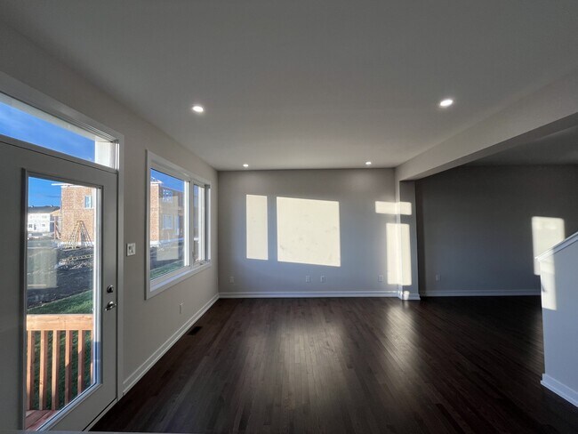 Building Photo - 303 Trammel Rd
