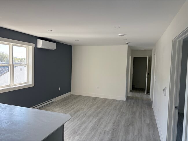 Building Photo - 55 Rosedale Av