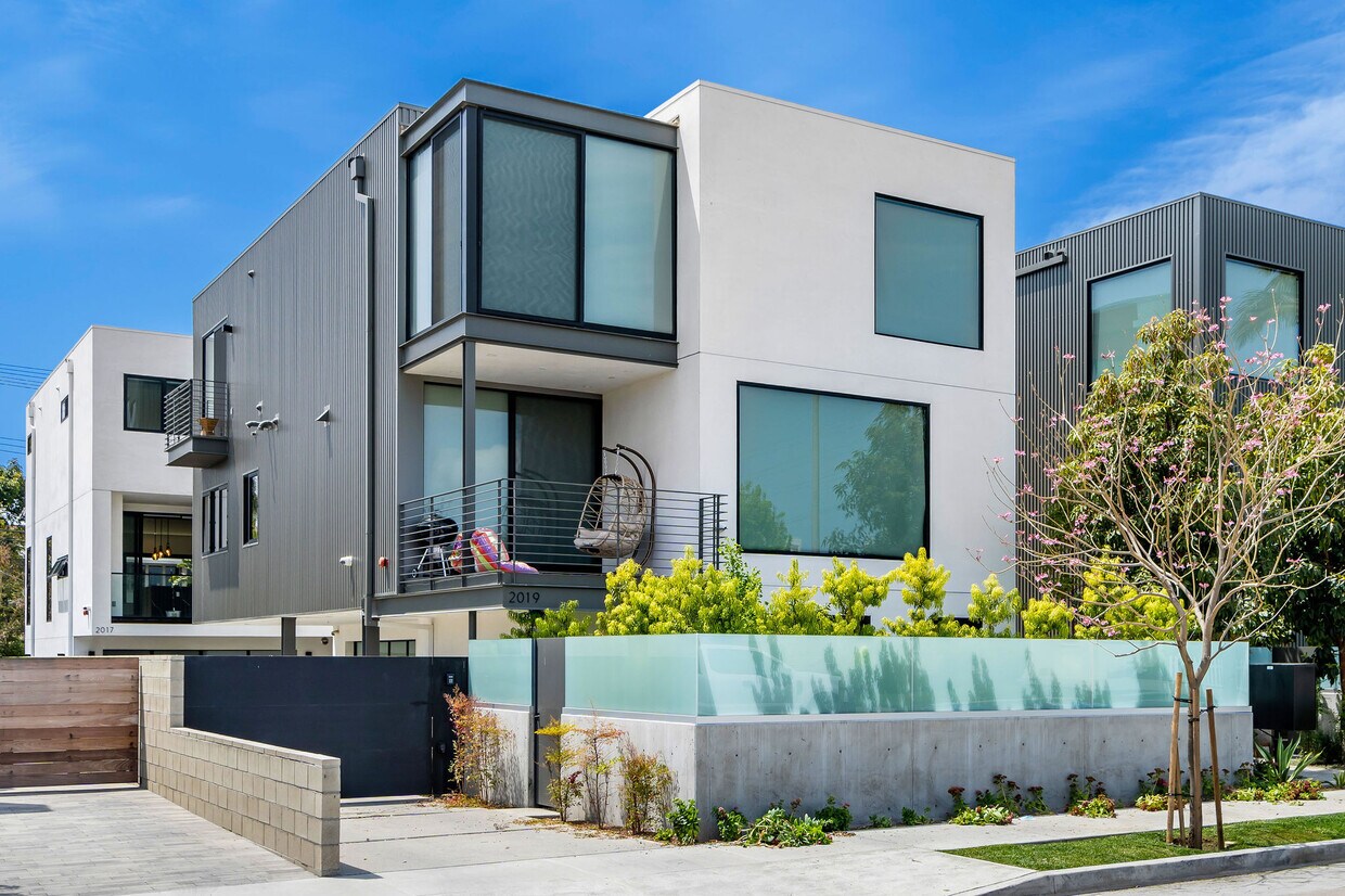 2017 Barry Ave, Los Angeles, CA 90025 Townhome Rentals in Los Angeles