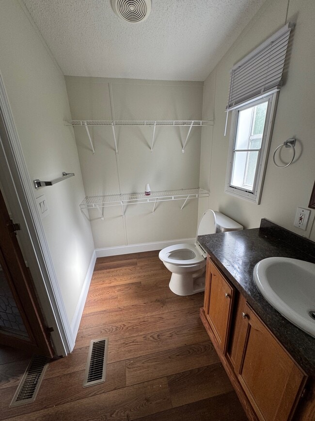 Building Photo - 33 Mazy Ln