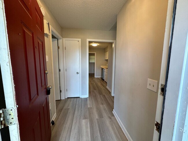 Building Photo - 906 Willowbrook Dr