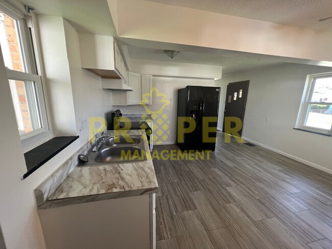 Building Photo - Recently renovated 2 bedroom house