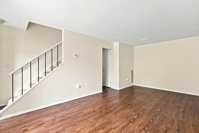 Foto del edificio - 99 Cottonwood Rd