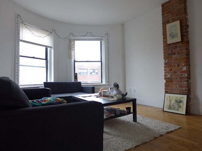 Building Photo - 862 Huntington Ave