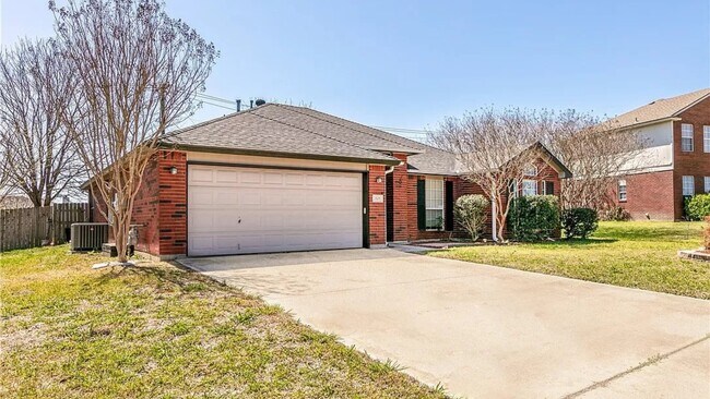 Building Photo - 2505 Creek Dr