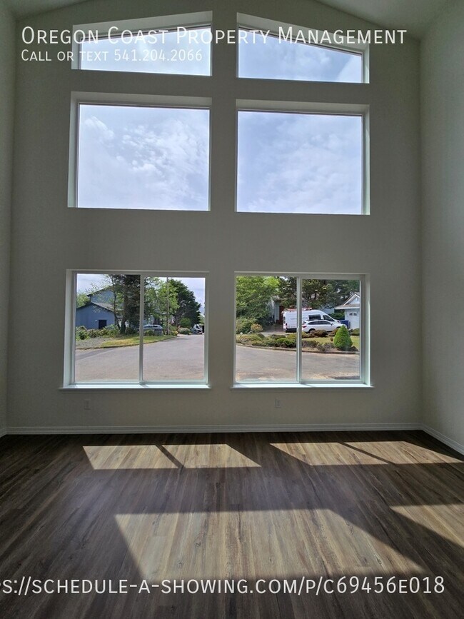 Building Photo - 4822 SW 48th Ct