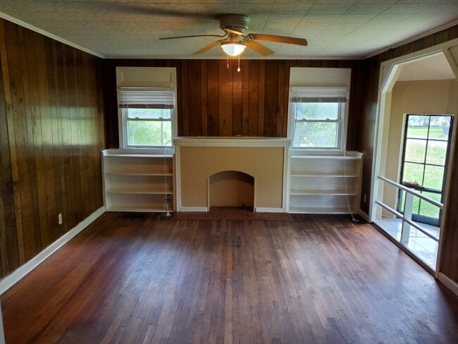 Building Photo - 5331 Fairfax Ave