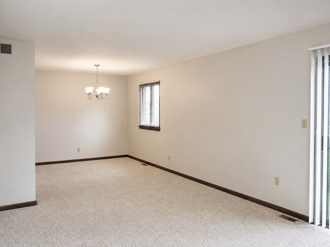 Building Photo - 1702 Maynard Dr
