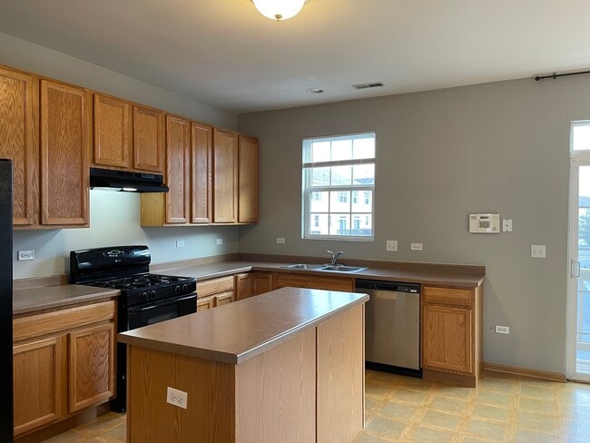 Building Photo - 1353 W Alder Creek Dr