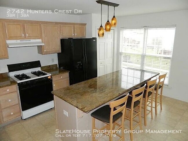Building Photo - Super roomy 3 bed townhouse