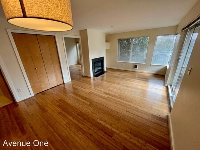 Building Photo - 1 br, 1 bath House - 225 NE 65th St #306