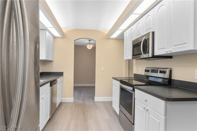 Foto del edificio - 470 Golden Gate Blvd W