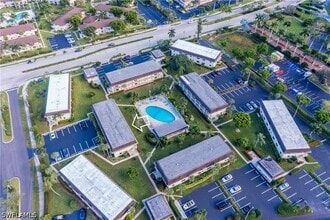 Building Photo - 130 N Collier Blvd