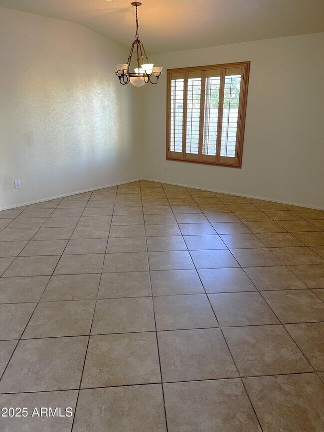 Foto del edificio - 29062 N Mountain View Rd