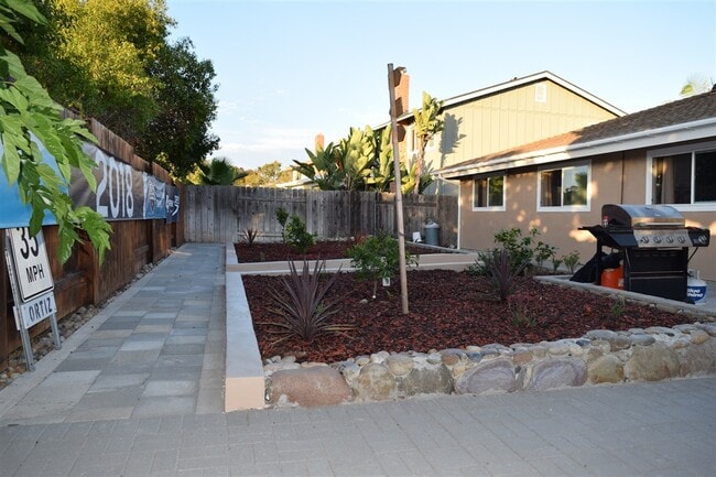 Building Photo - 3464 Governor Dr