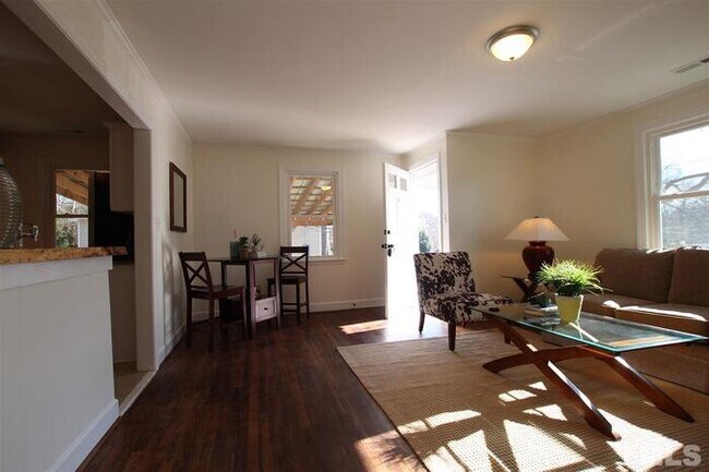 Foto del edificio - Updated single-family home in downtown Raleigh