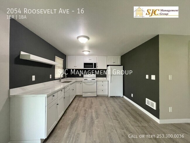 Building Photo - 2054 Roosevelt Ave