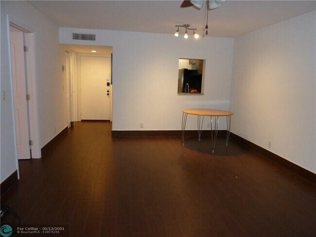 Building Photo - 5190 Las Verdes Cir