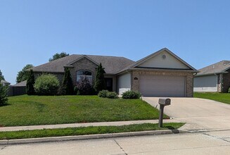 Building Photo - 3403 Birdsong Ln