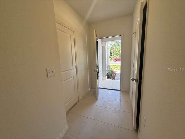 Building Photo - 2818 Raindrop Run St