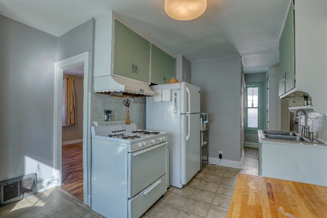 Building Photo - 2542 S Austin St