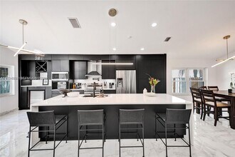 Building Photo - 204 Cameron Dr