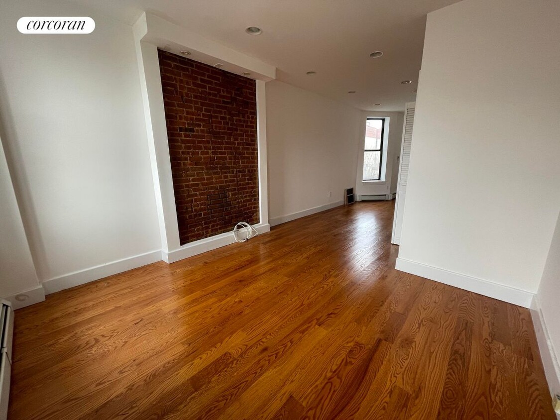 Foto principal - 309 W 121st St