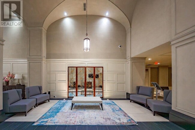 Photo du bâtiment - 388 Prince of Wales Dr