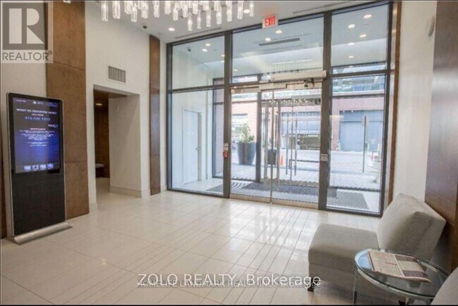 Photo du bâtiment - 2212 Lake Shore Blvd W