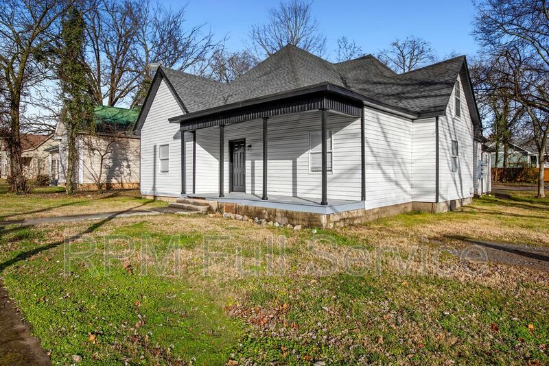 Foto principal - 1002 N Maple St