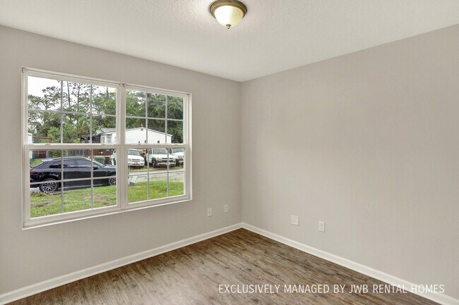 Foto del edificio - 8151 Hewitt St