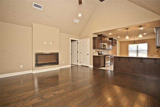 Building Photo - 3210 SW Stonepoint Ave