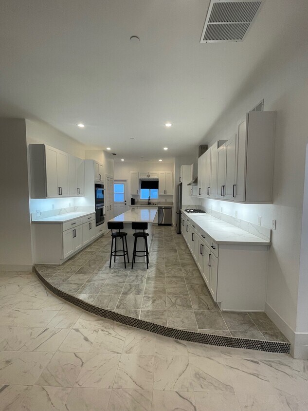 Foto principal - 1704 Duncan Way
