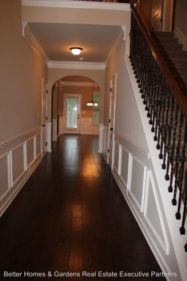 Building Photo - 4 br, 2.5 bath House - 2733 Huntcliffe Drive