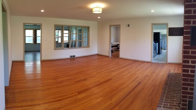 Living Room - 406 SW Walnut St