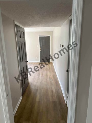 Foto del edificio - 1038 N Claybrook St