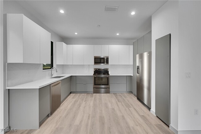 Building Photo - 1024 Halby Ave S