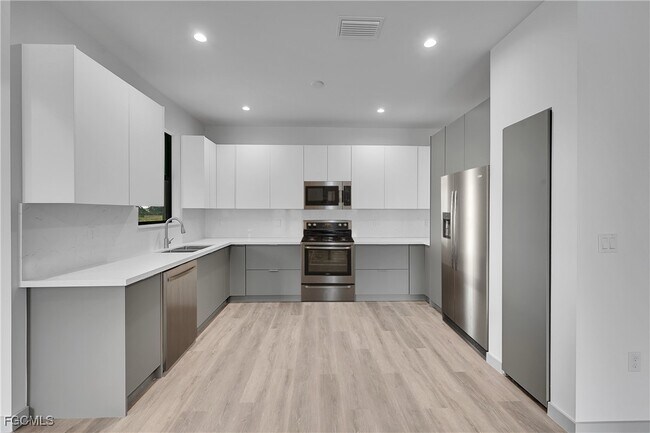 Foto del edificio - 1024 Halby Ave S