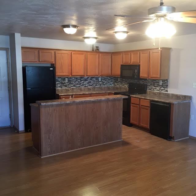 Foto principal - 813 S Robberson Ave