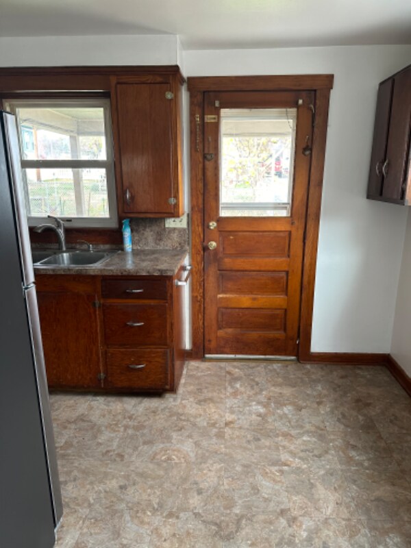 Foto del edificio - 745 Naylor Ave