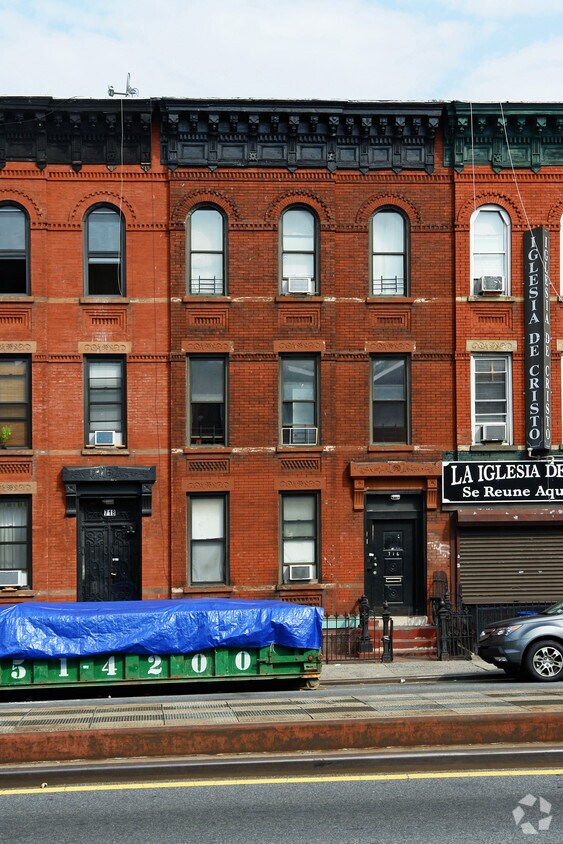 Building Photo - 716 4th Ave