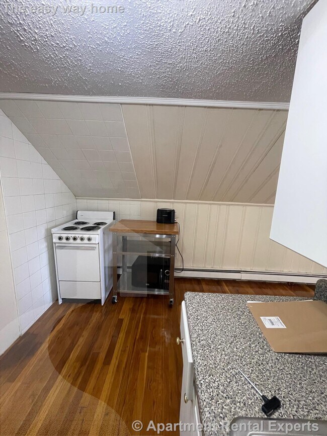 Building Photo - EAST Arlington Studio - All Utilities Incl...